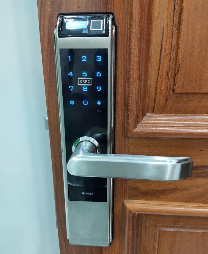 LẮP ĐẶT KHÓA CỬA VÂN TAY NHẬP KHẨU CHÍNH HÃNG GIÁ RẺ - TẠI TP HCM 10 khóa vân tay cửa gỗ tại Quận Tân Phú