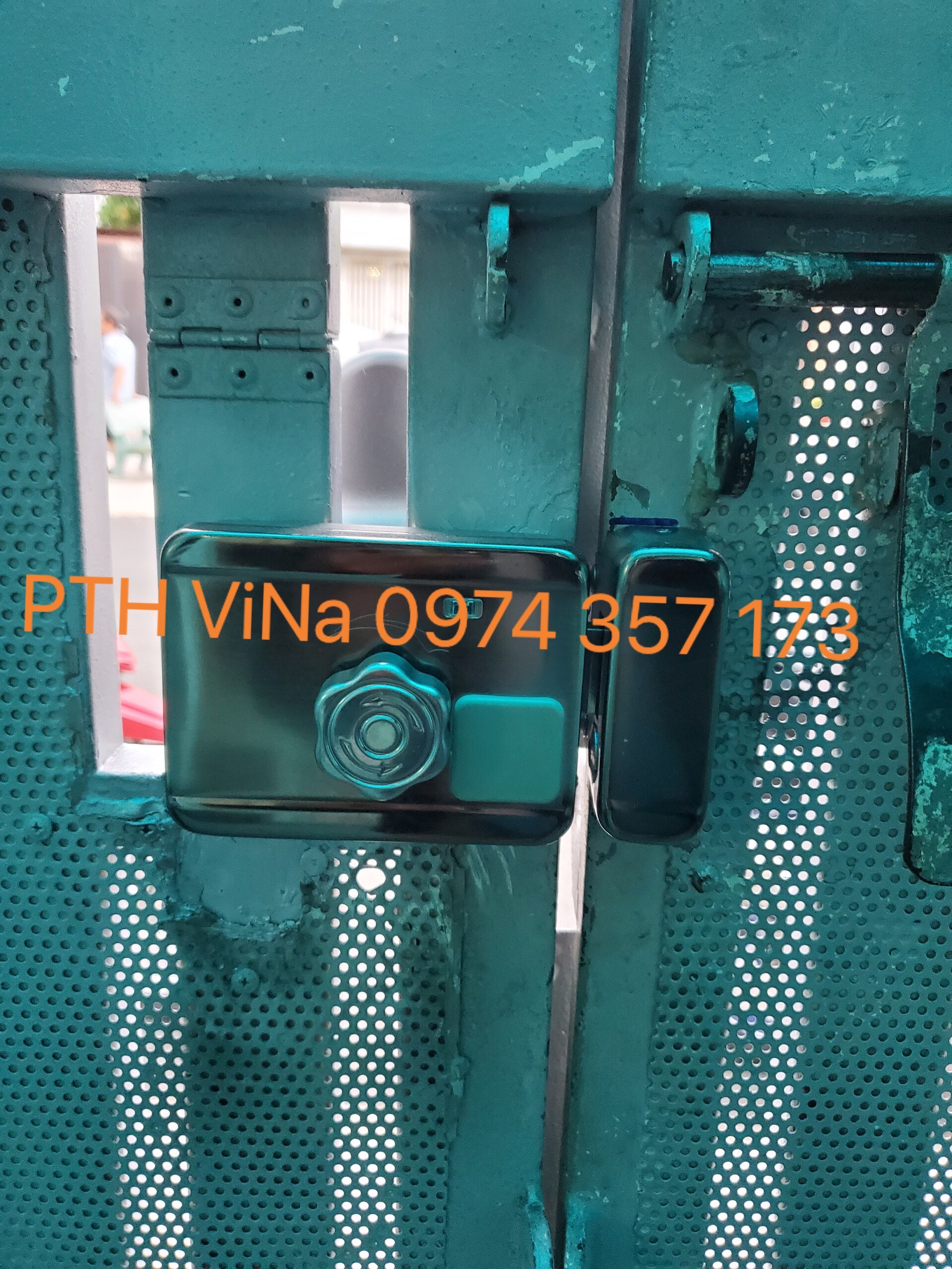 KHÓA CỔNG VÂN TAY CHO KHU NHÀ TRỌ Ở TP HCM 9 khóa cổng vân tay cho nhà trọ