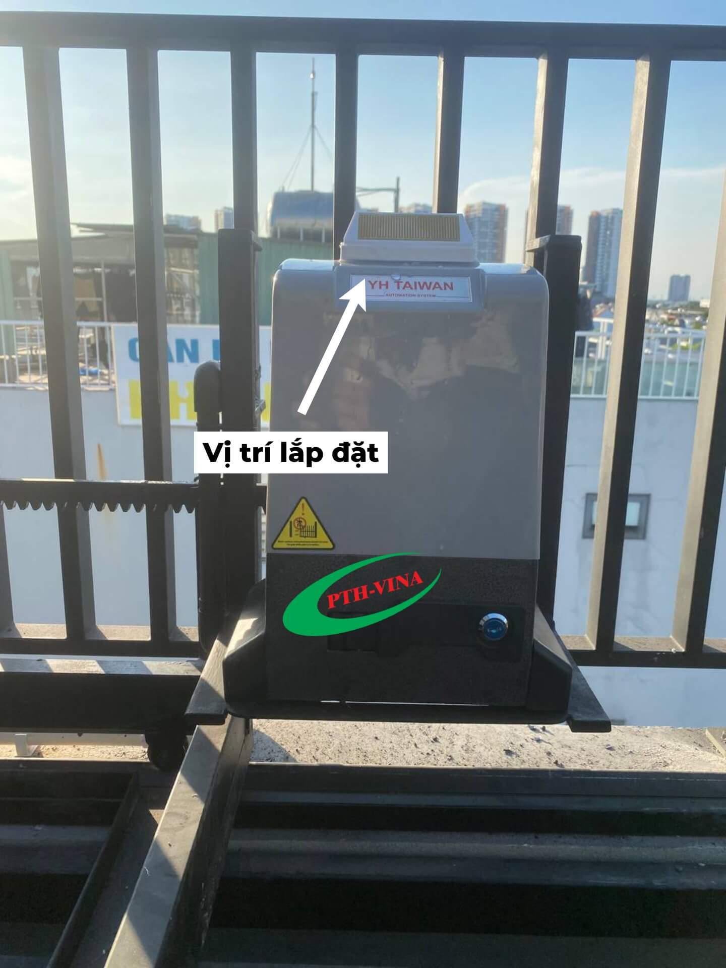 Vị trí lắp cảm biến mưa giếng trời