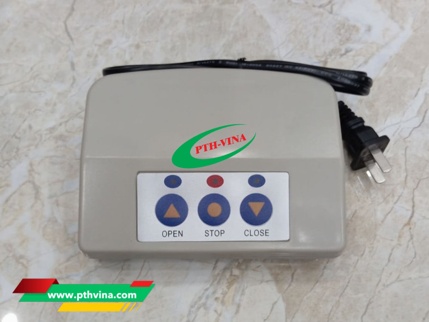 mặt trước nút nhấn bàn