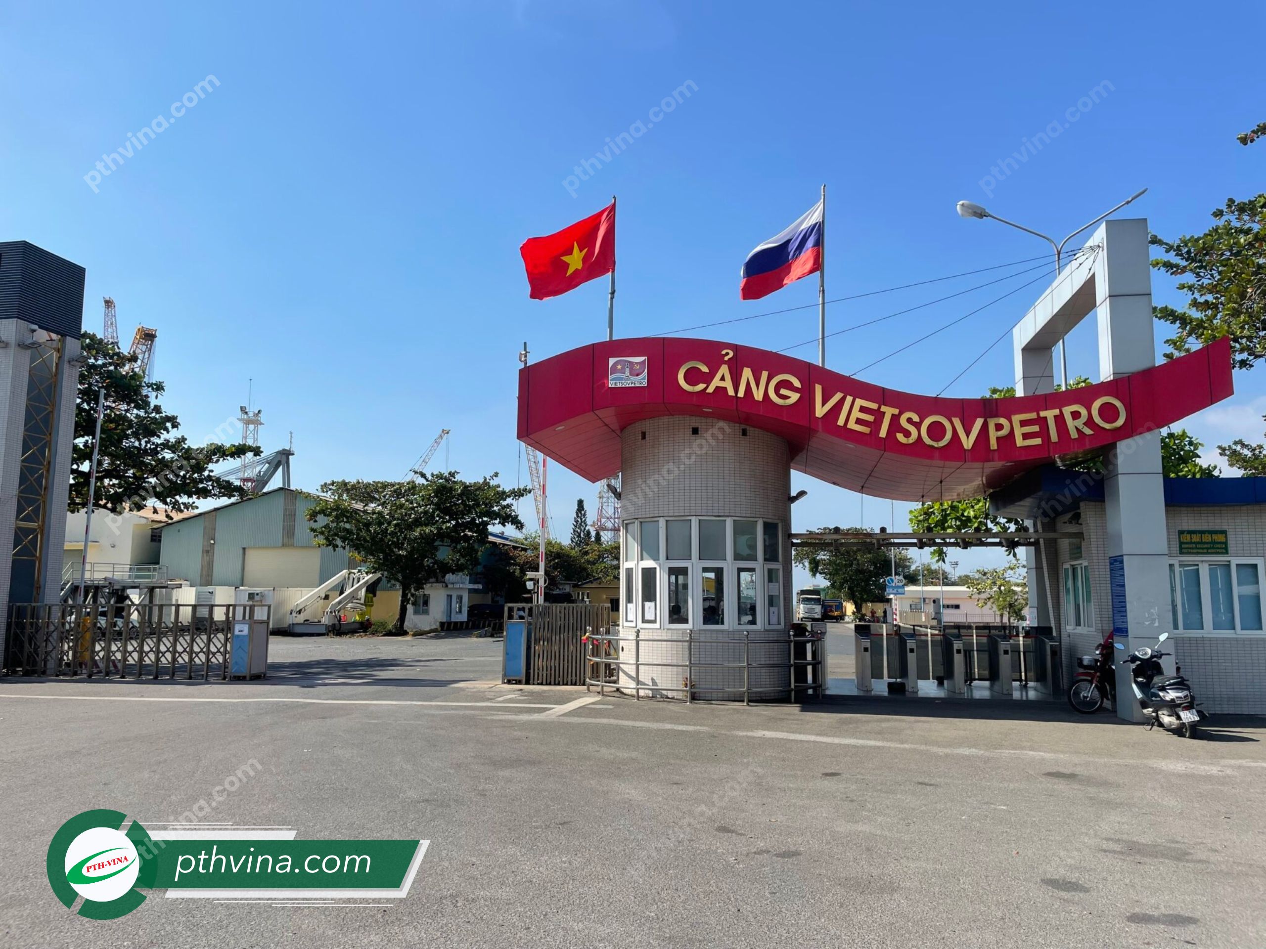 Công trình lắp đặt 2 trụ barie BS-306 tại Cảng Dầu khí Vietsovpetro