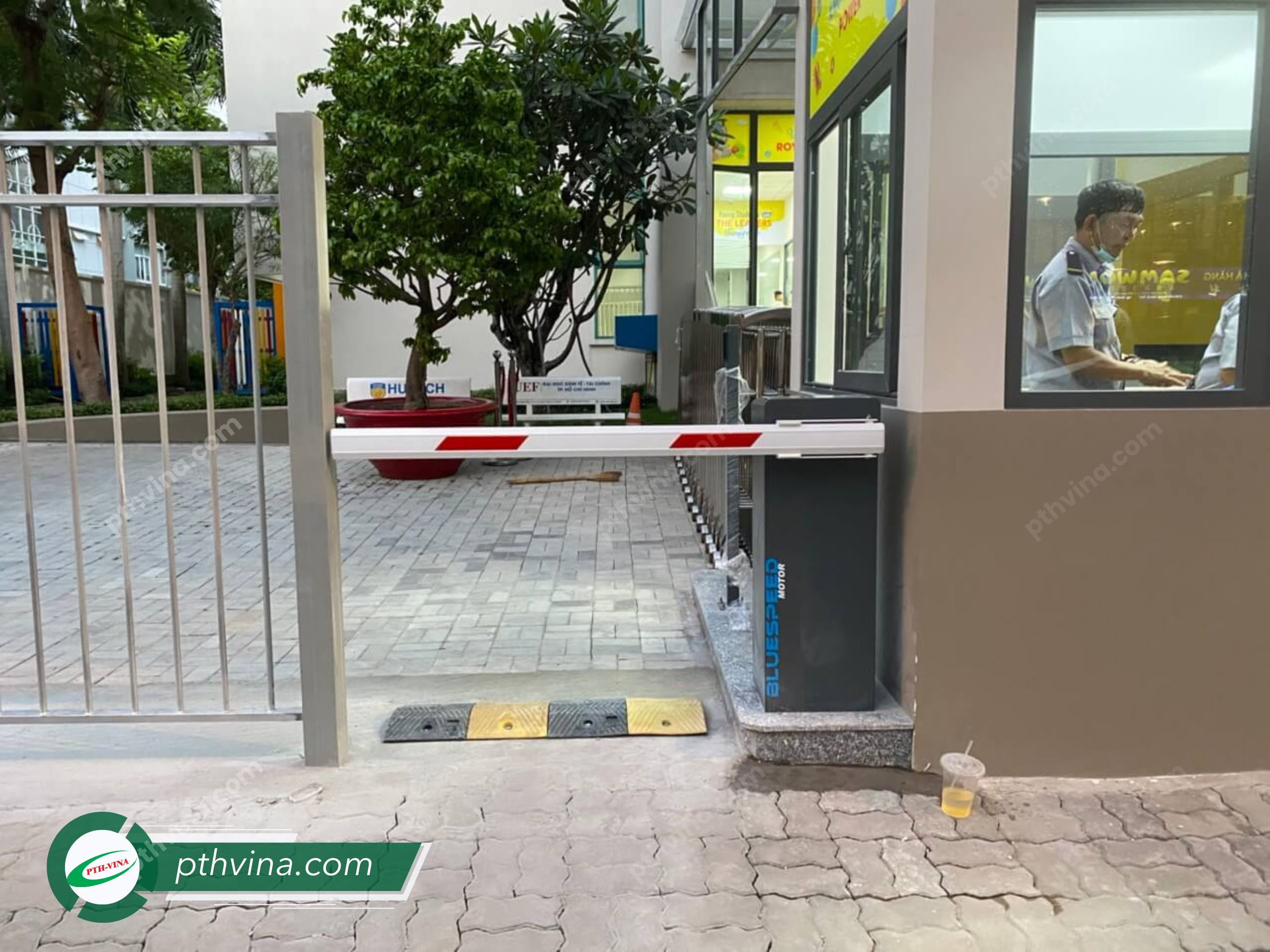 Công trình lắp đặt barrier MAG tại Trường Song ngữ Quốc tế Hoàng Gia