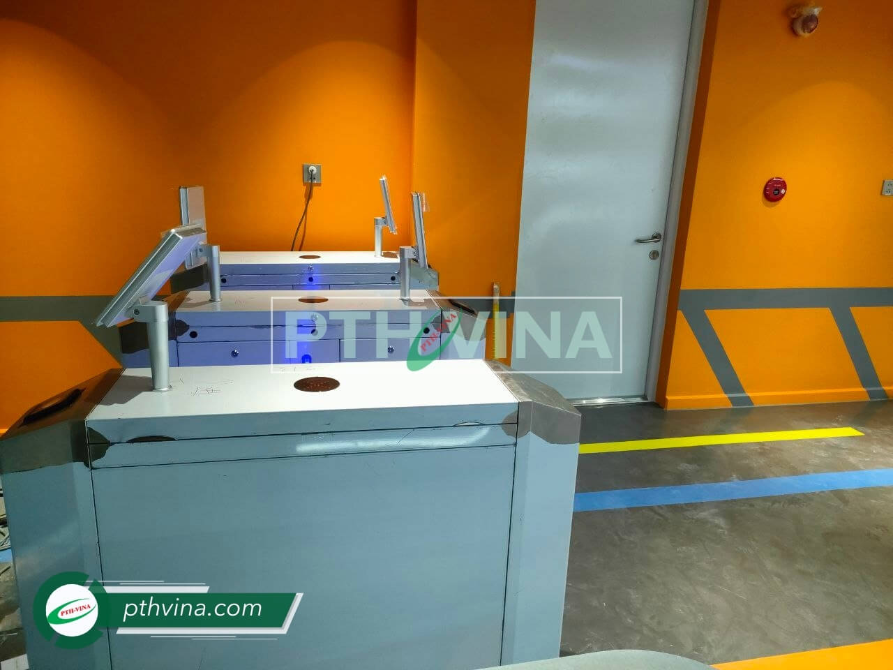 Hình 1: Công trình lắp cổng flap barrier kiểm soát an ninh tại Quận 2