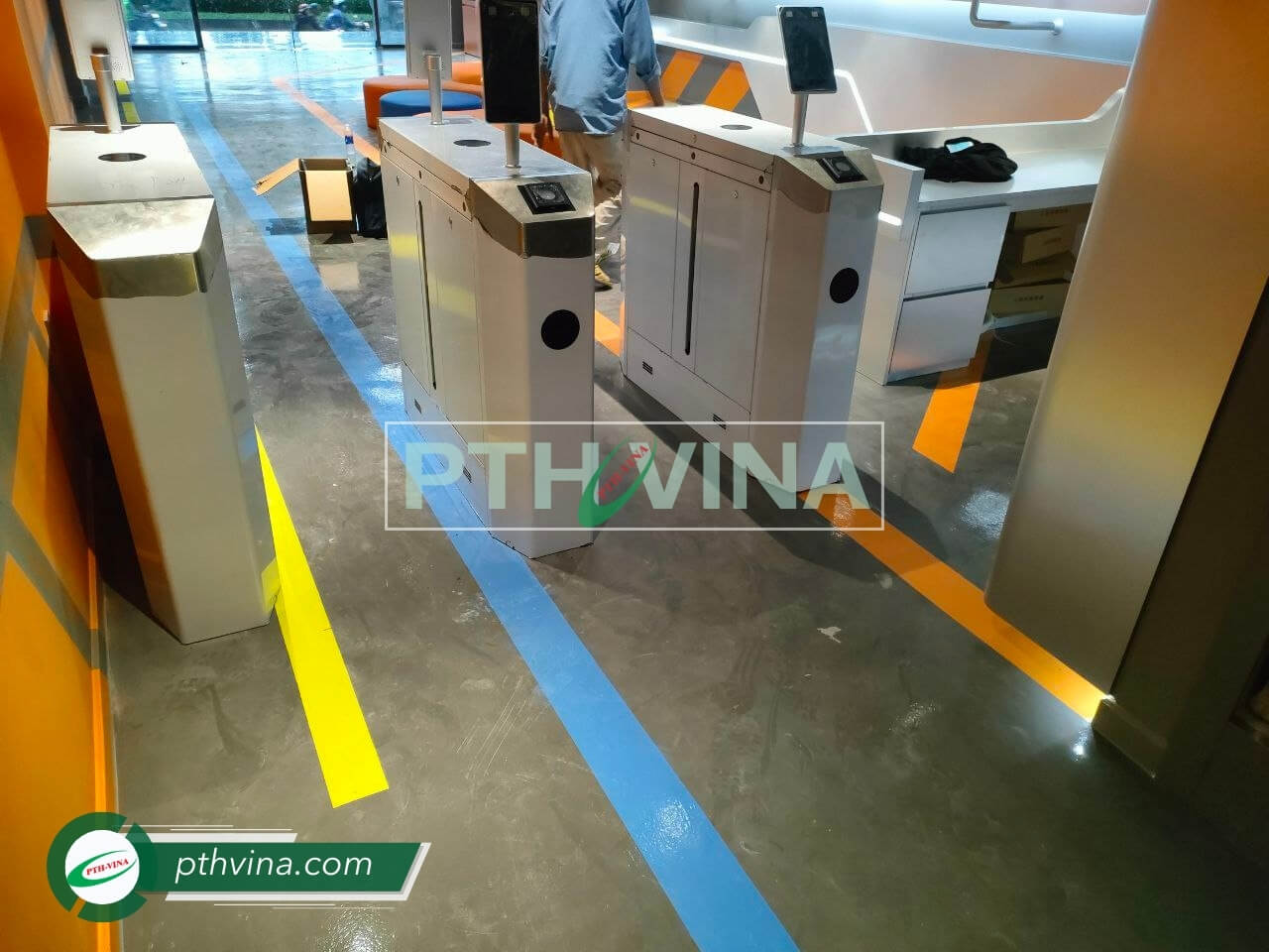 Hình 3: Công trình lắp cổng flap barrier kiểm soát an ninh tại Quận 2