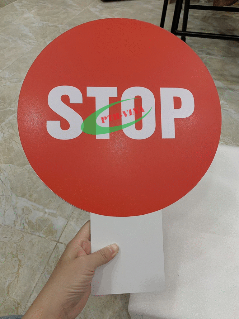 Bảng stop gắn barie