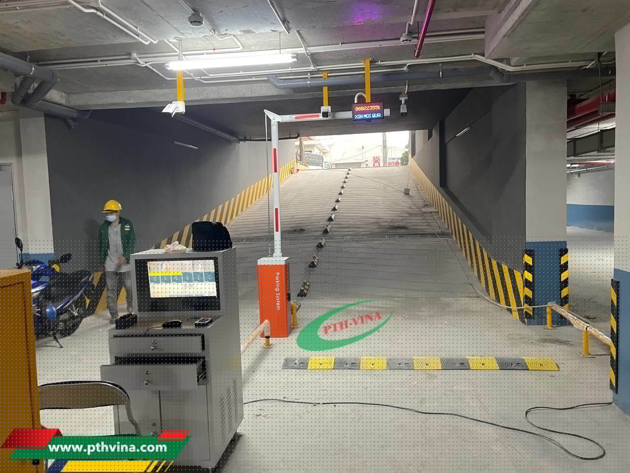 Lắp barie cần gập tại tầng hầm chung cư Bcons Bình Dương