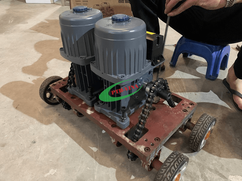 Motor cổng xếp không ray
