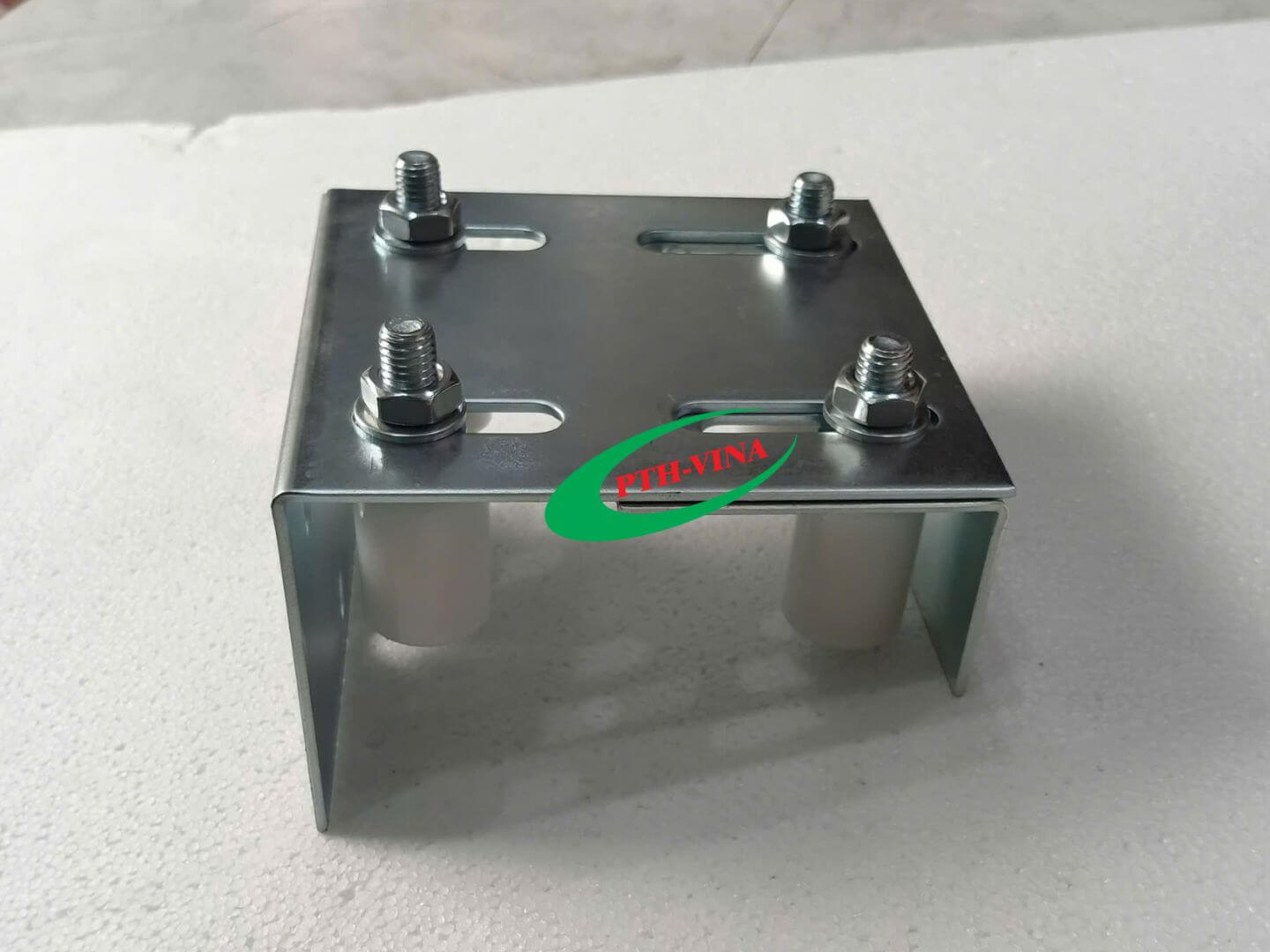 Hình ảnh thực tế bộ dẫn hướng 4 con lăn D30x40