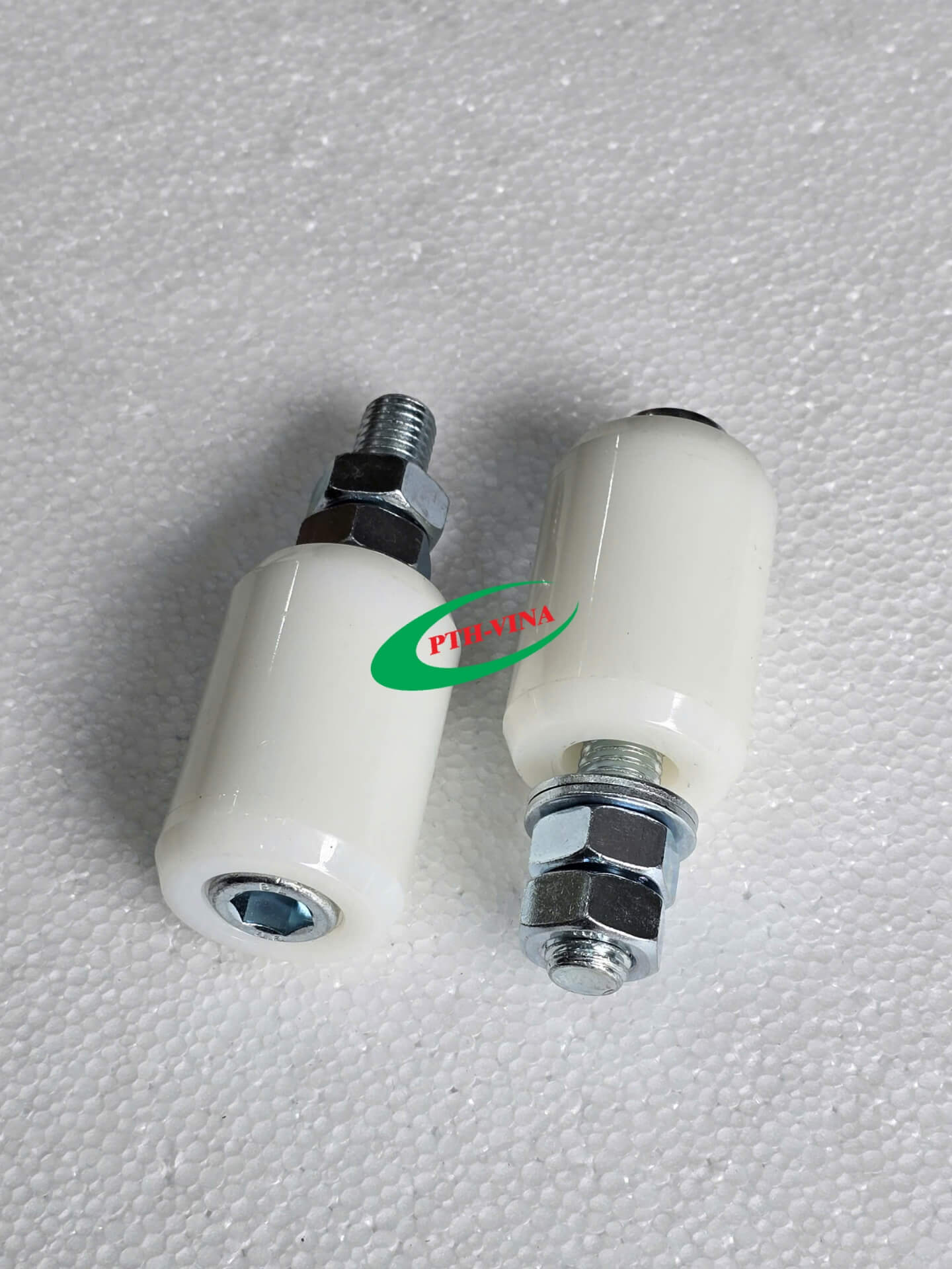 Hình ảnh thực tế con lăn cửa cổng D40x60