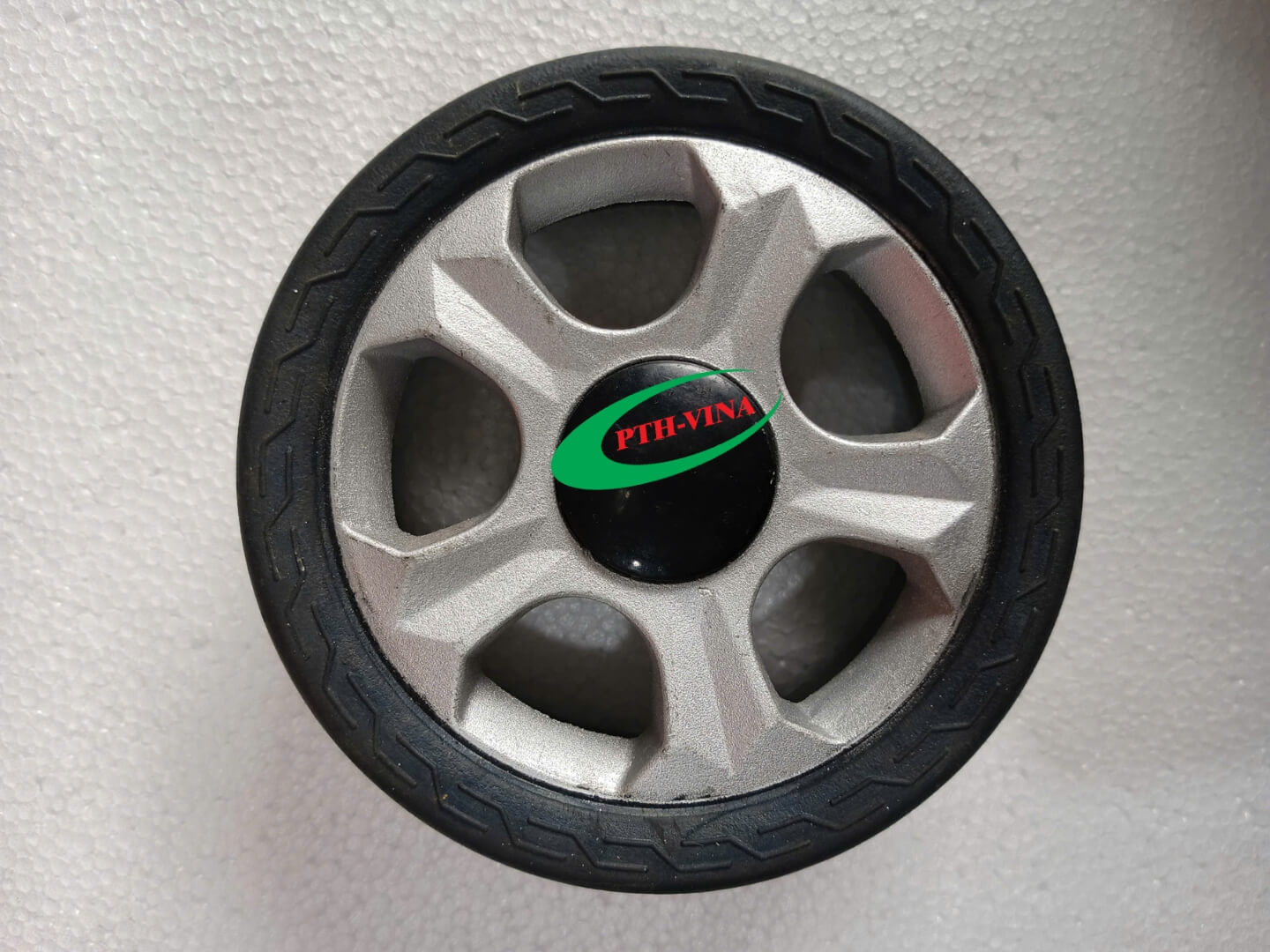 Bánh xe đầu kéo cổng xếp tự động lỗ khuyết