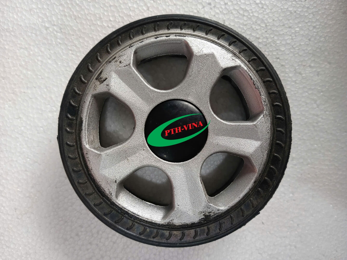 Bánh xe đầu kéo cổng xếp tự động lỗ tròn