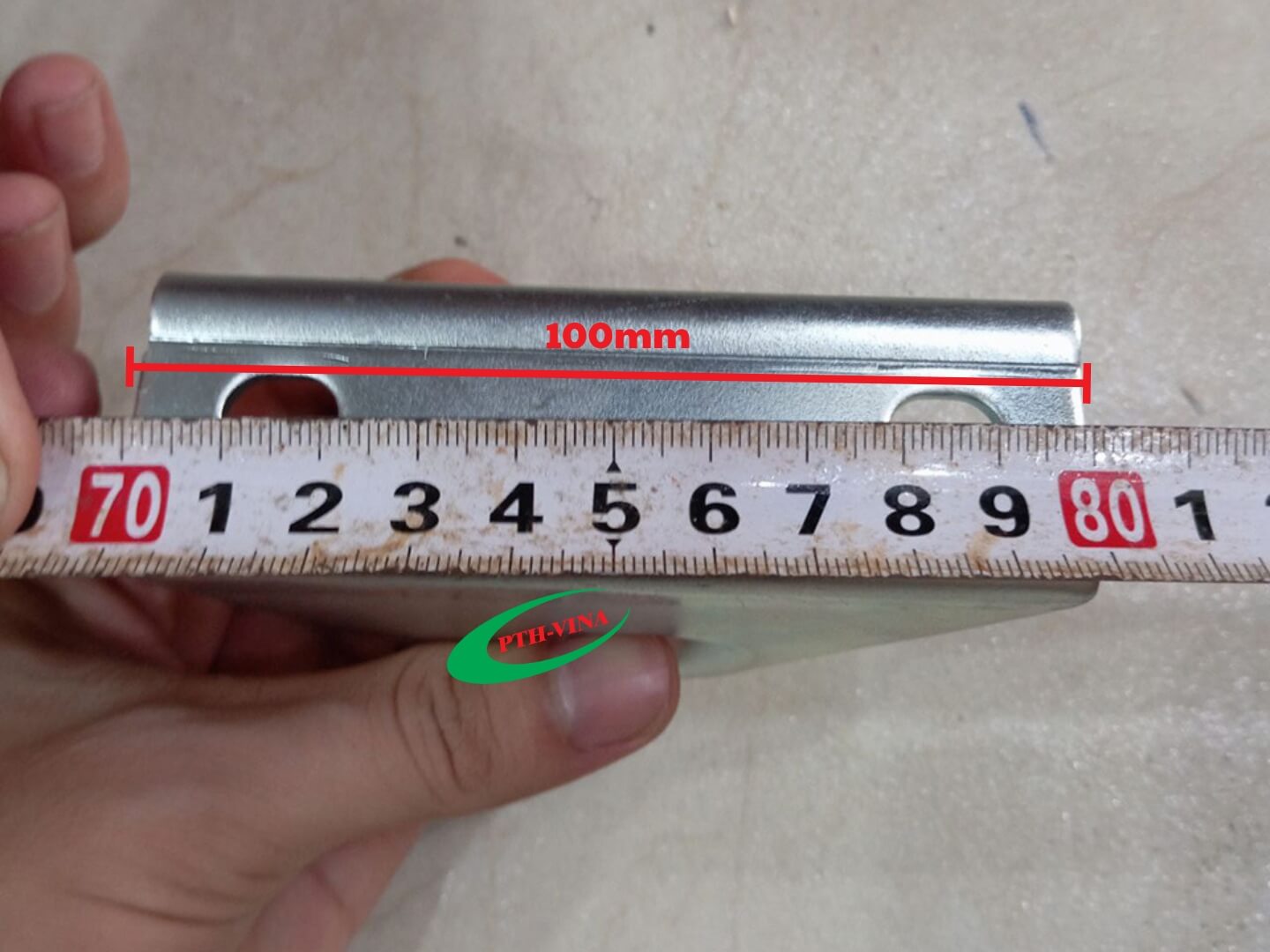 Chiều dài bánh xe ray V phi 80mm