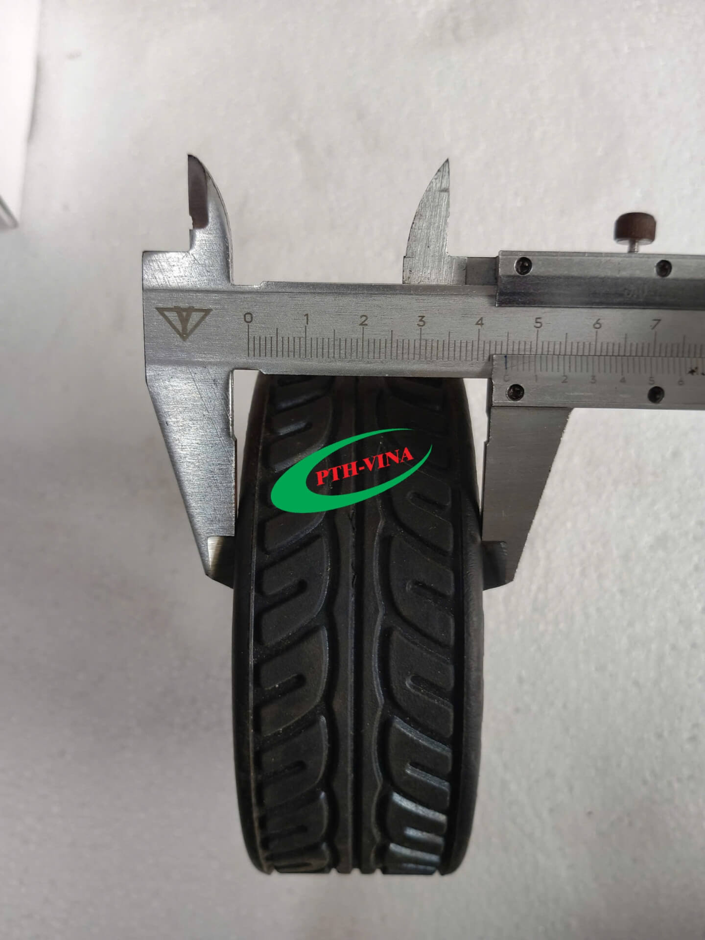 Chiều rộng bánh xe đầu kéo cổng xếp lỗ khuyết