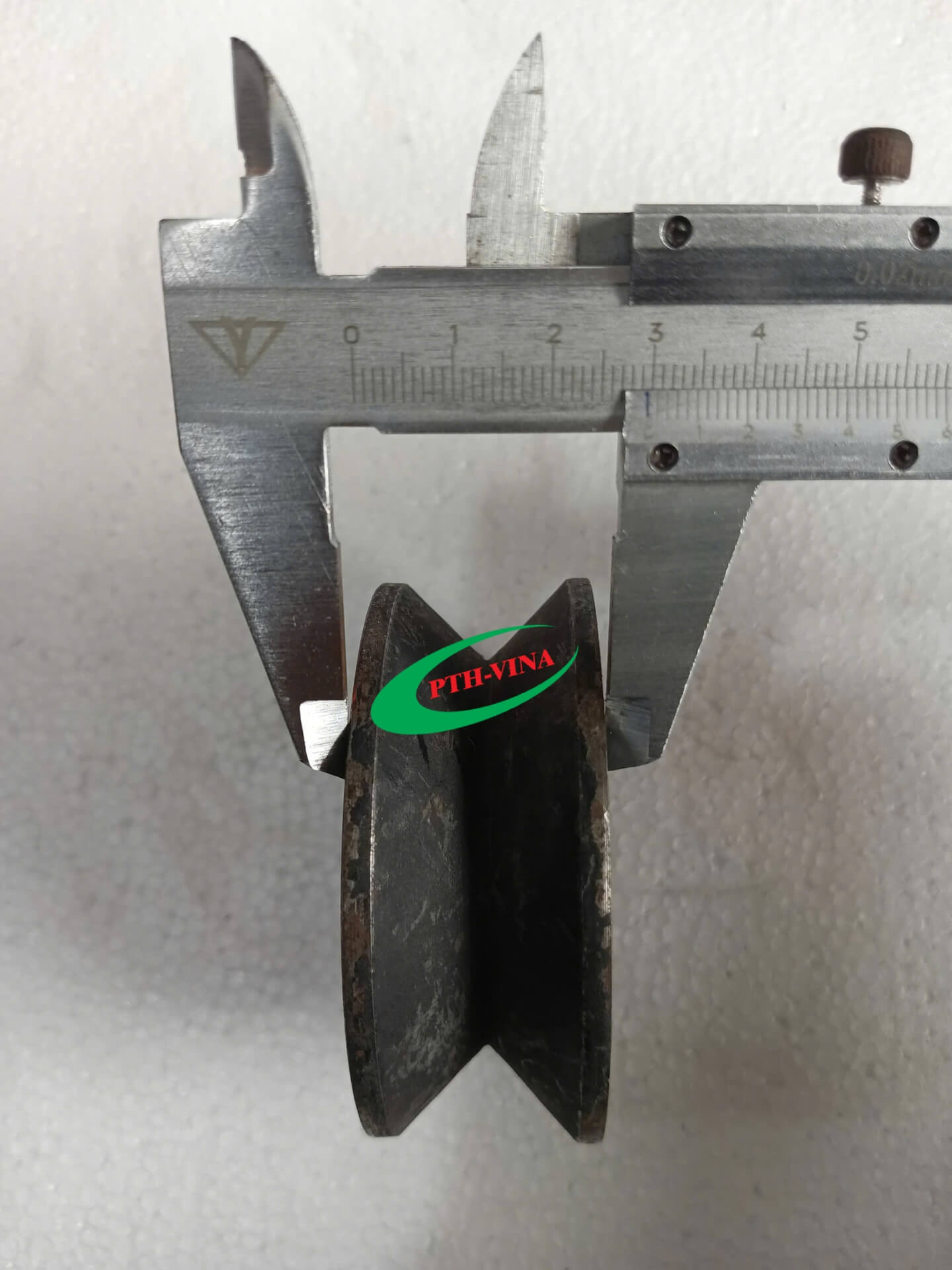 Chiều rộng bánh xe thân cổng xếp hai ray