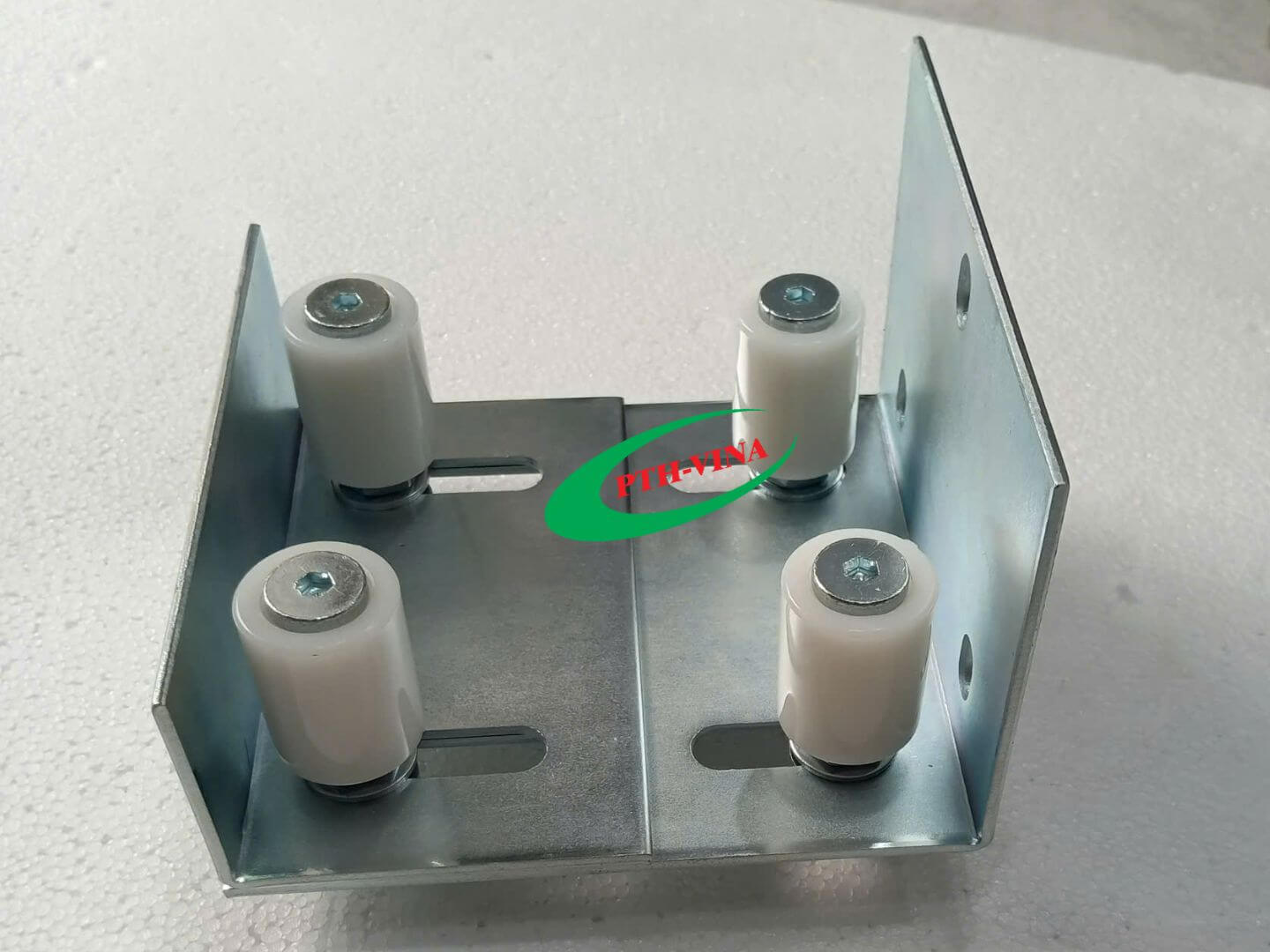 Hình ảnh thực tế bộ dẫn hướng 4 con lăn D30x40