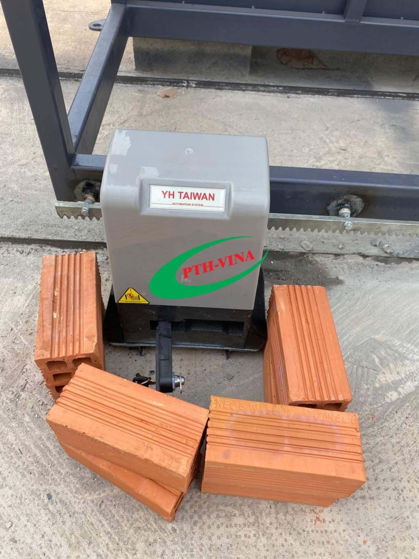 Công trình lắp motor cổng tại Uyên Hưng, Bình Dương