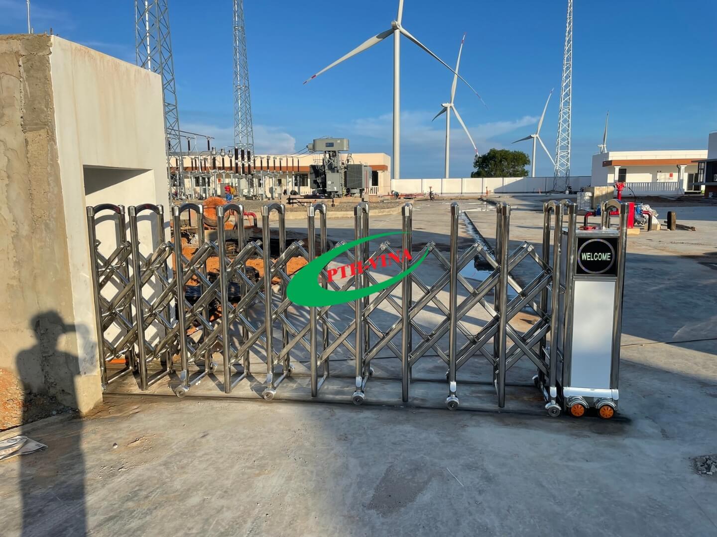 Cổng xếp inox có ray