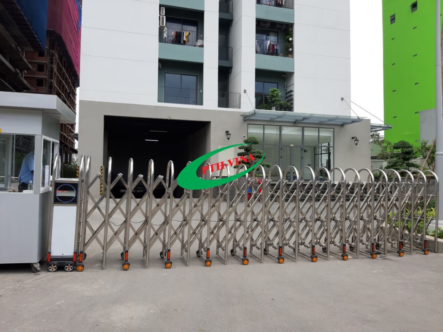 Cổng xếp inox không ray