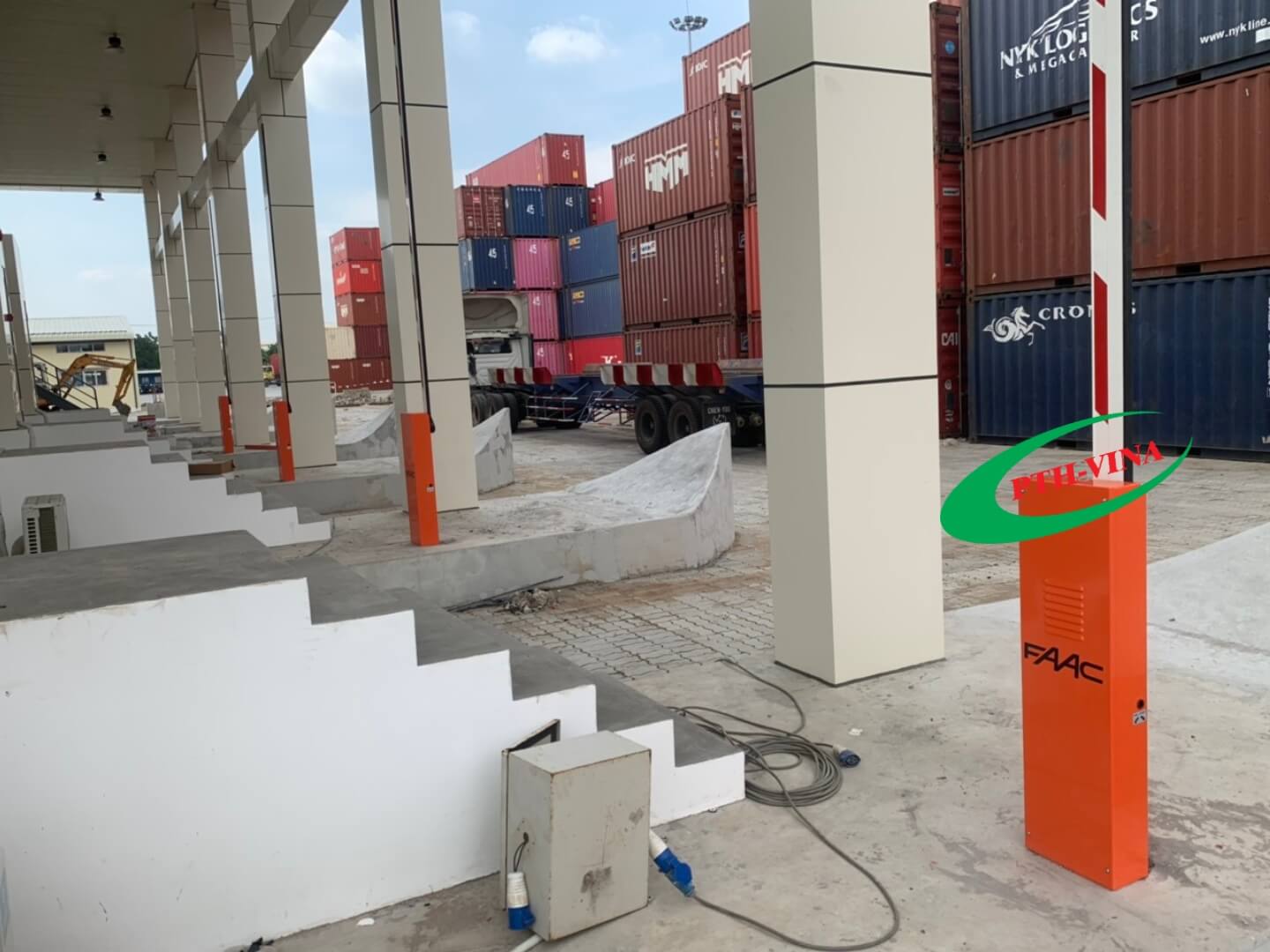 Hình ảnh thực tế barie tự động FAAC