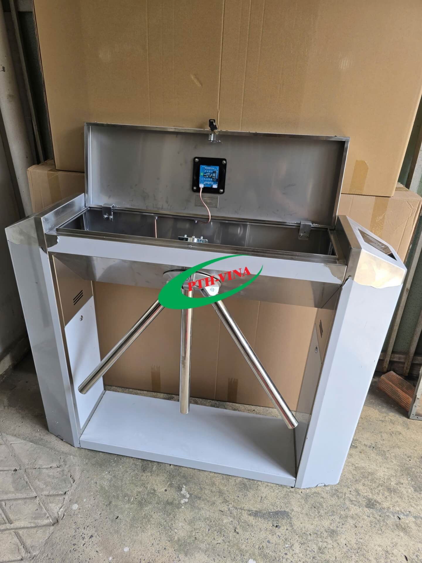 Main cổng tay xoay 3 càng