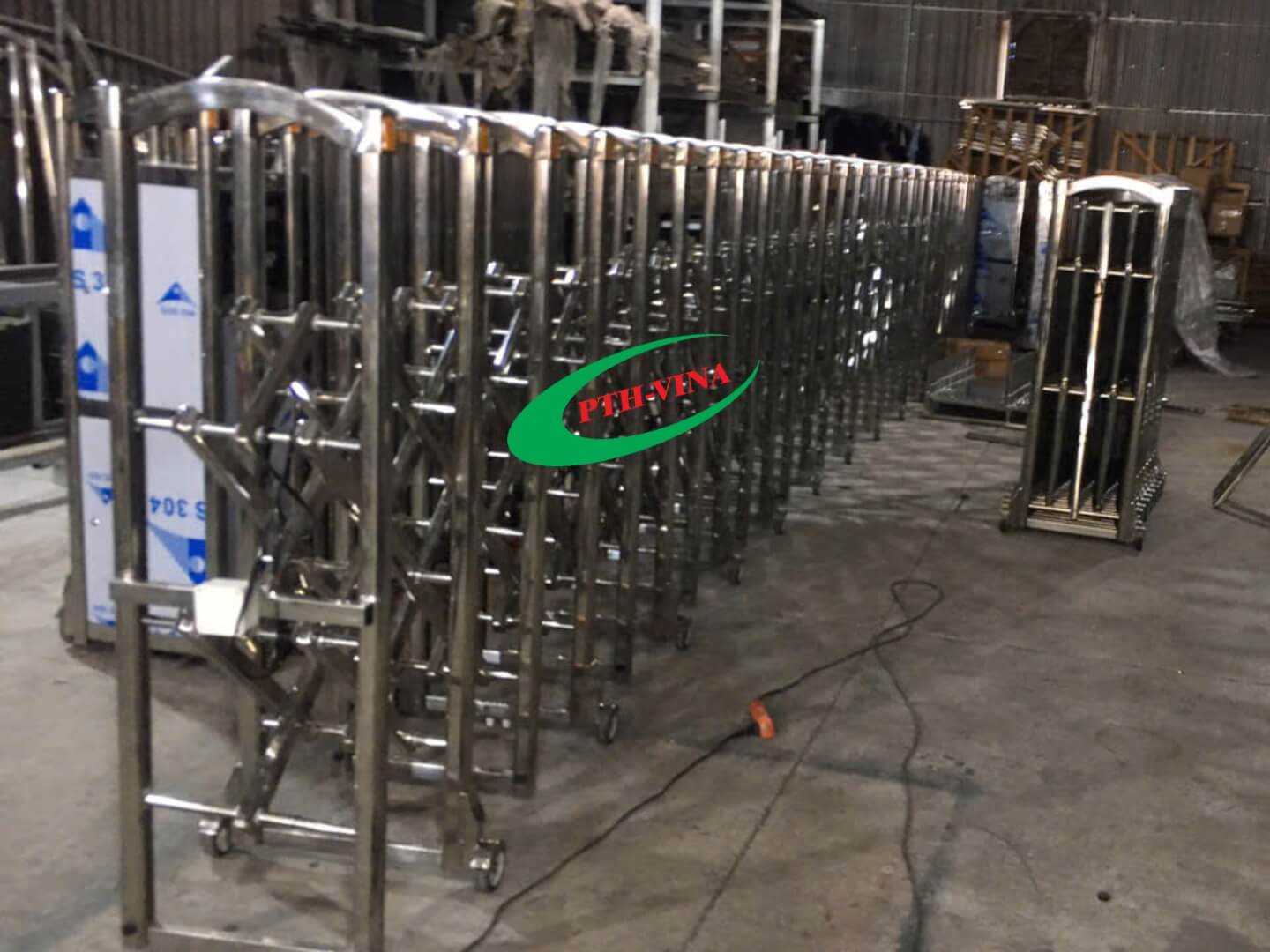 Gia công thân cổng xếp ngay tại xưởng của PTH VINA Gia công thân cổng xếp ngay tại xưởng của PTH VINA