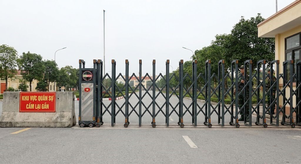 Lắp Đặt Cổng Xếp Cho Khu Quân Sự