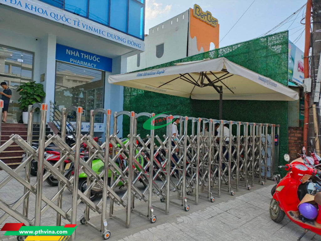 Cổng xếp inox cho bệnh viện