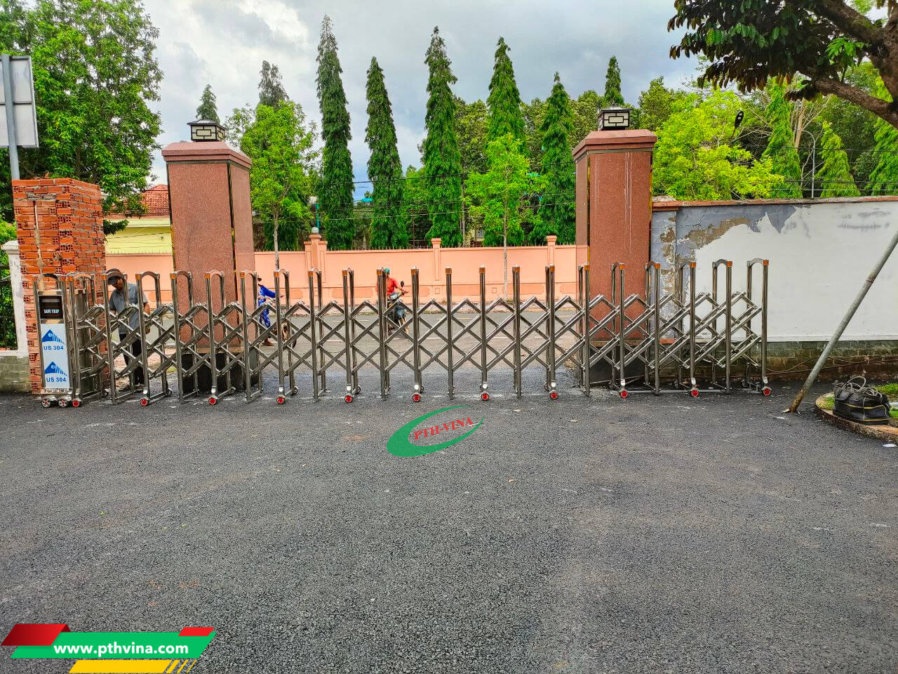 Cổng xếp không ray cho trường học Cổng xếp không ray cho trường học