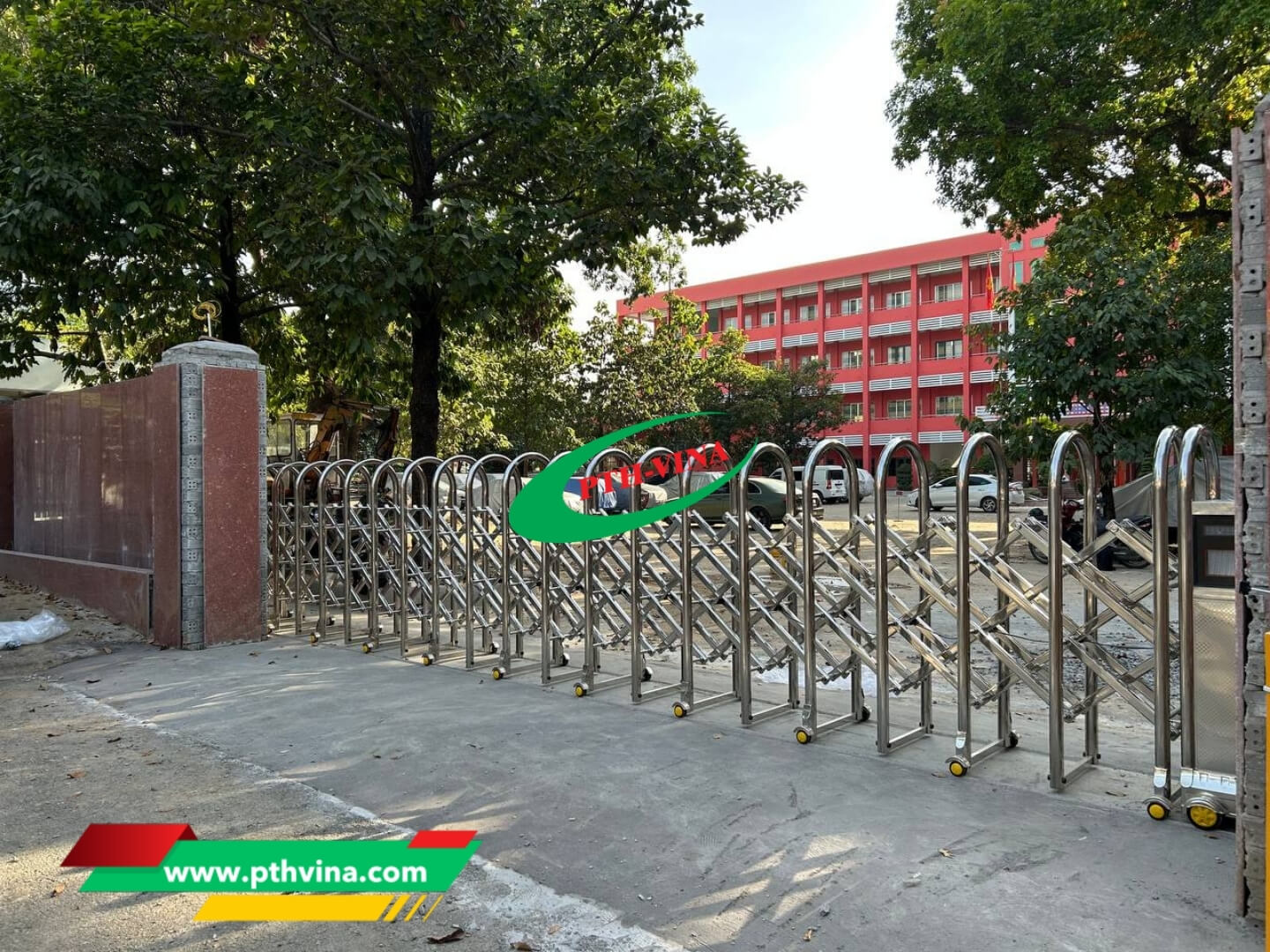 Lắp barie tự động kết hợp cổng xếp inox 304 tại Đồng Nai