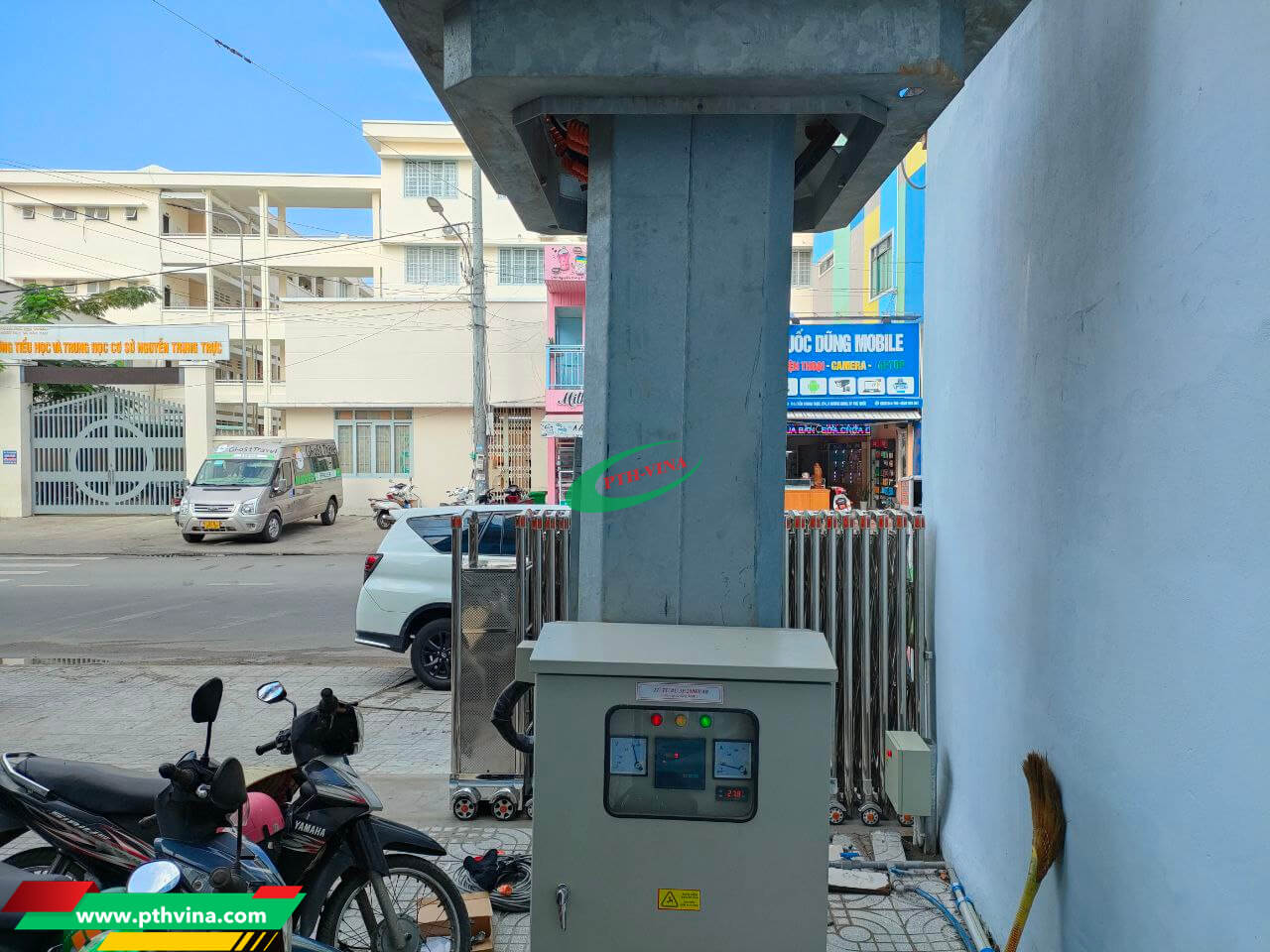 Lắp đặt cổng xếp inox không ray tại phòng khám VinMEC Phú Quốc Lắp đặt cổng xếp inox không ray tại phòng khám VinMEC Phú Quốc