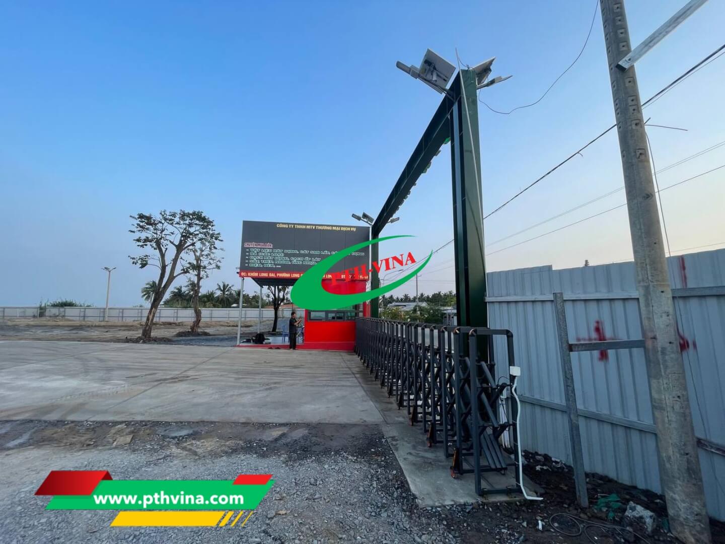 Công trình lắp đặt cổng xếp nhôm cho công ty tại Trà Vinh