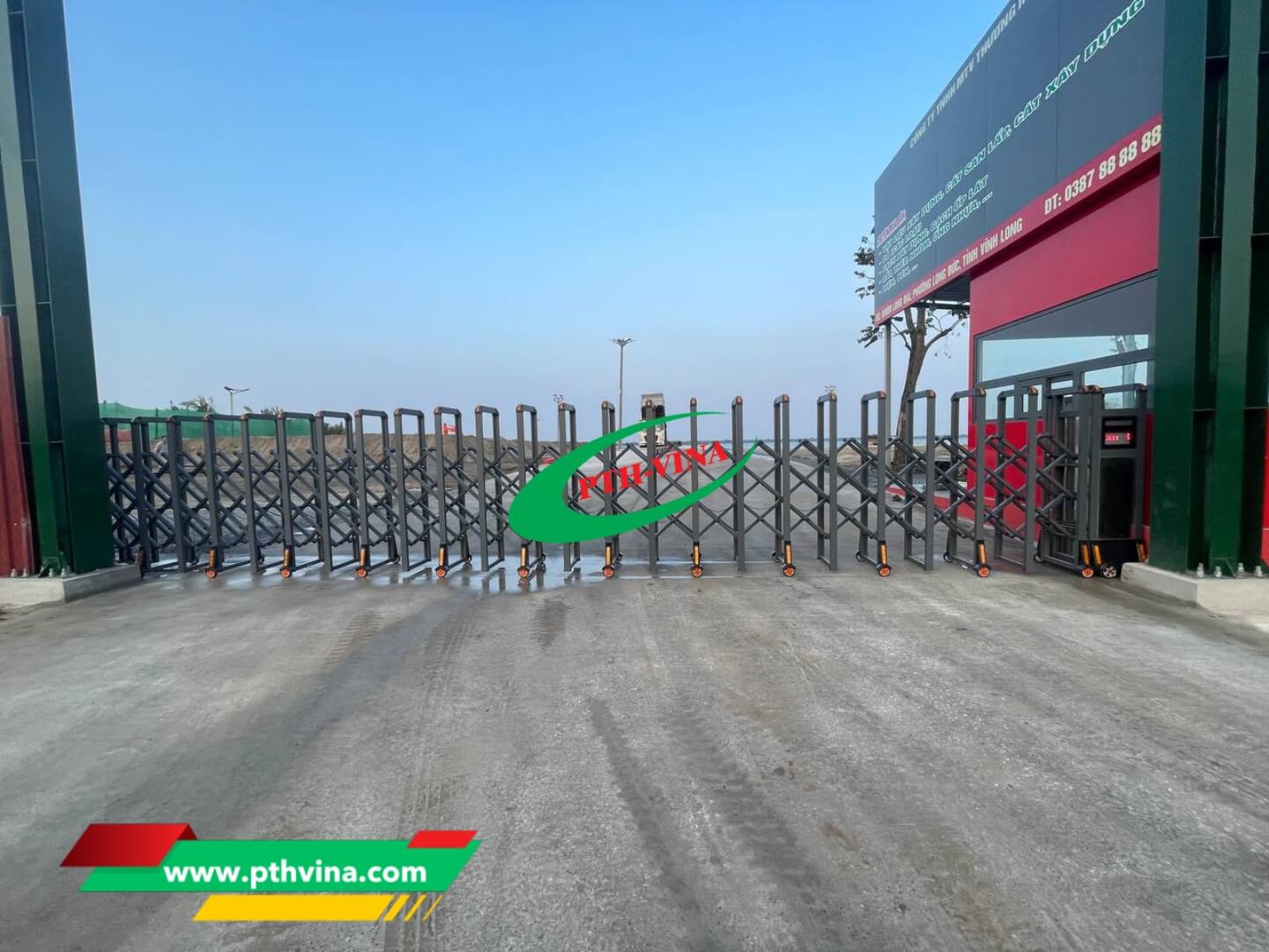 Công trình lắp đặt cổng xếp nhôm cho công ty tại Trà Vinh