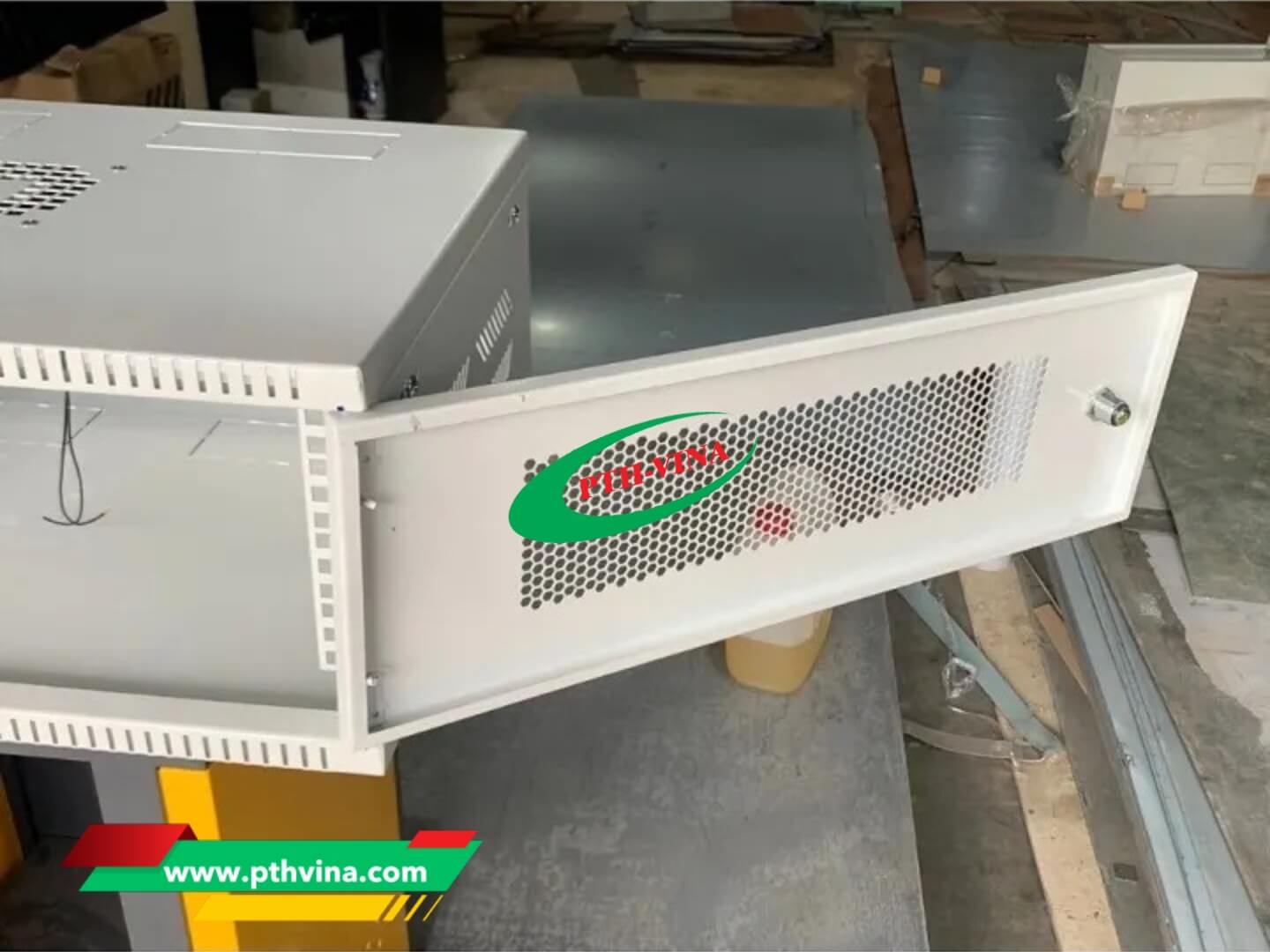 Tủ rack 4U treo tường