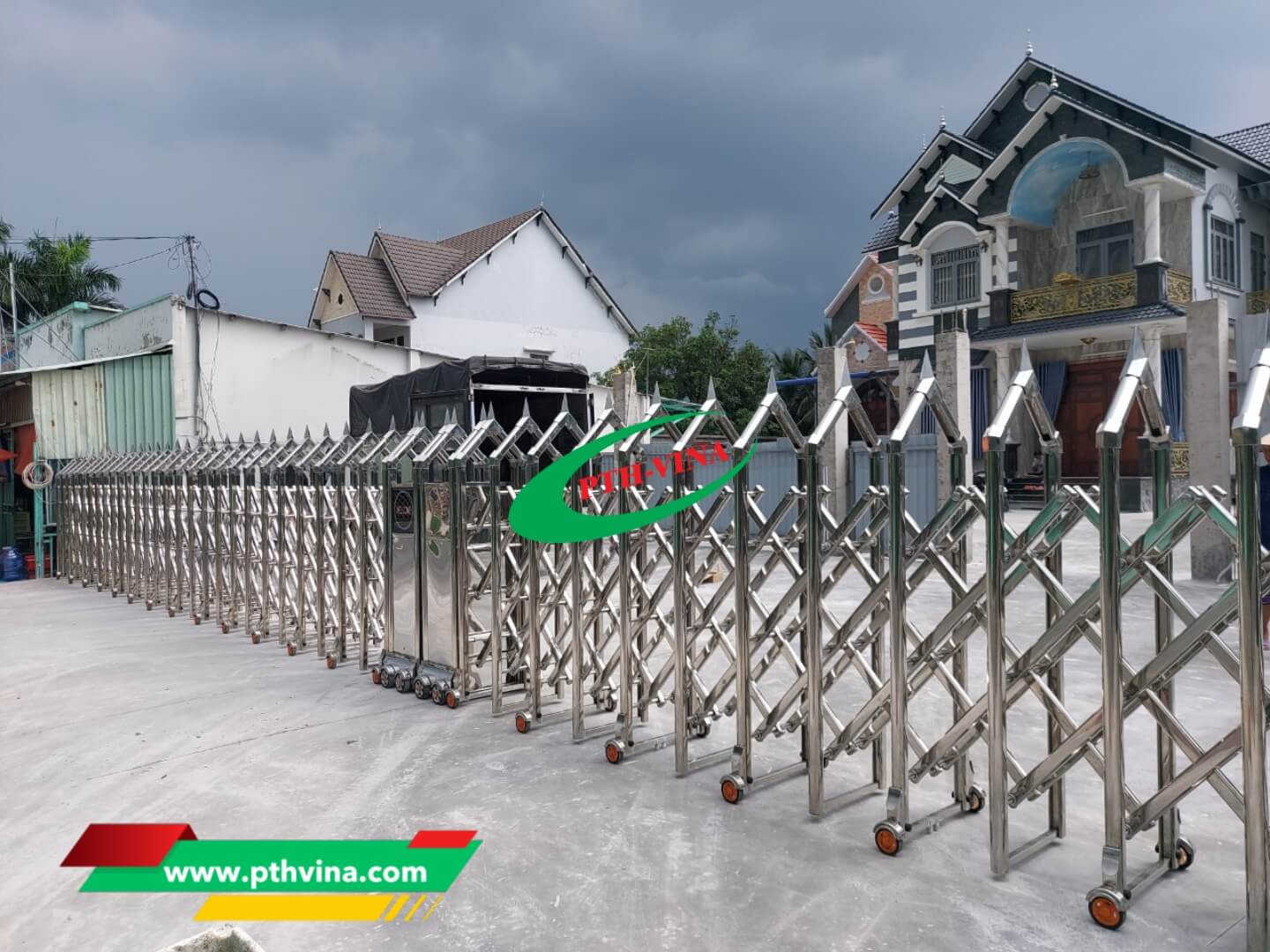 cổng xếp inox không ray