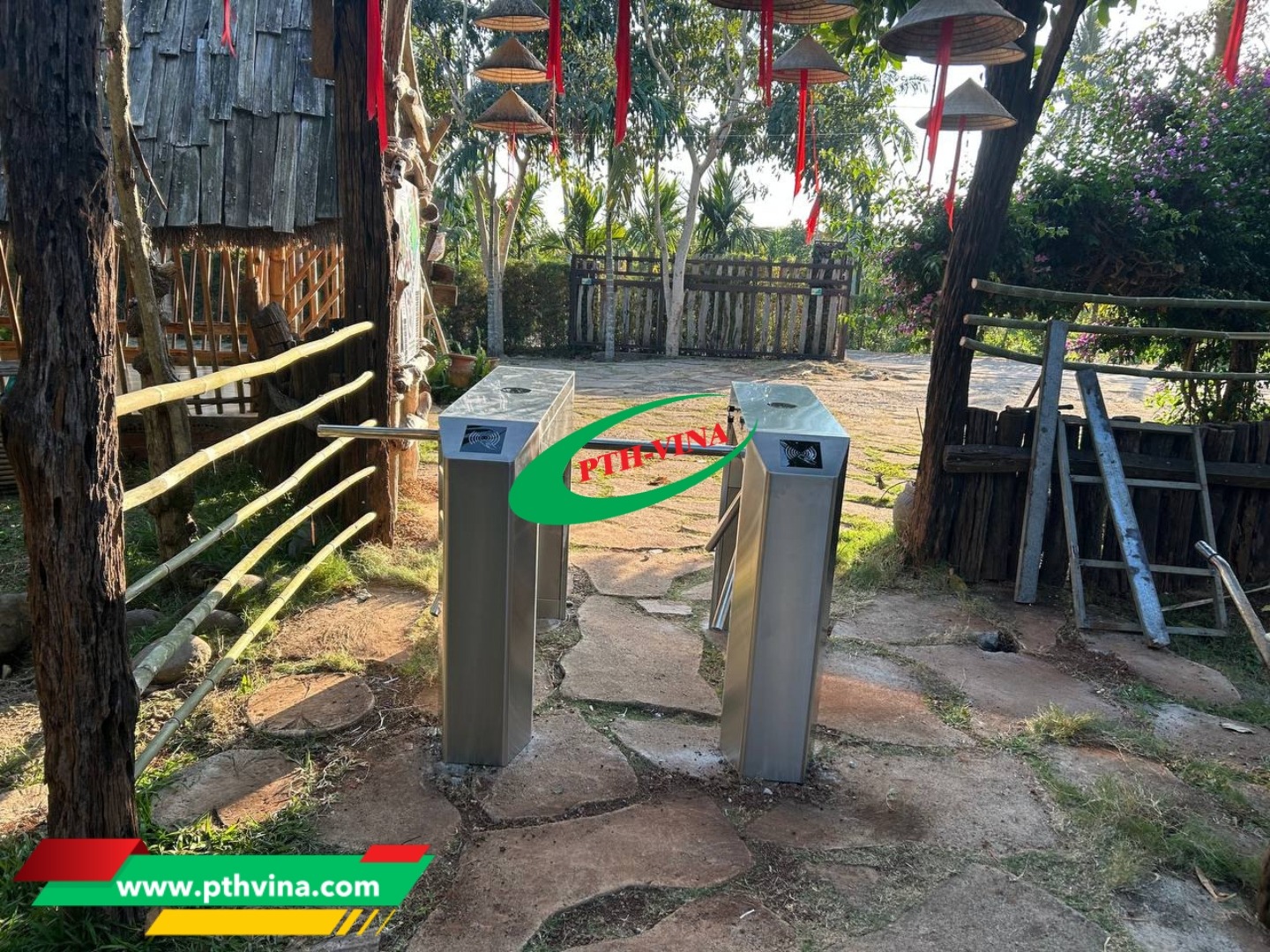 Công trình lắp cổng tripod cho khu sinh thái Pá Mé, Đắk Lắk