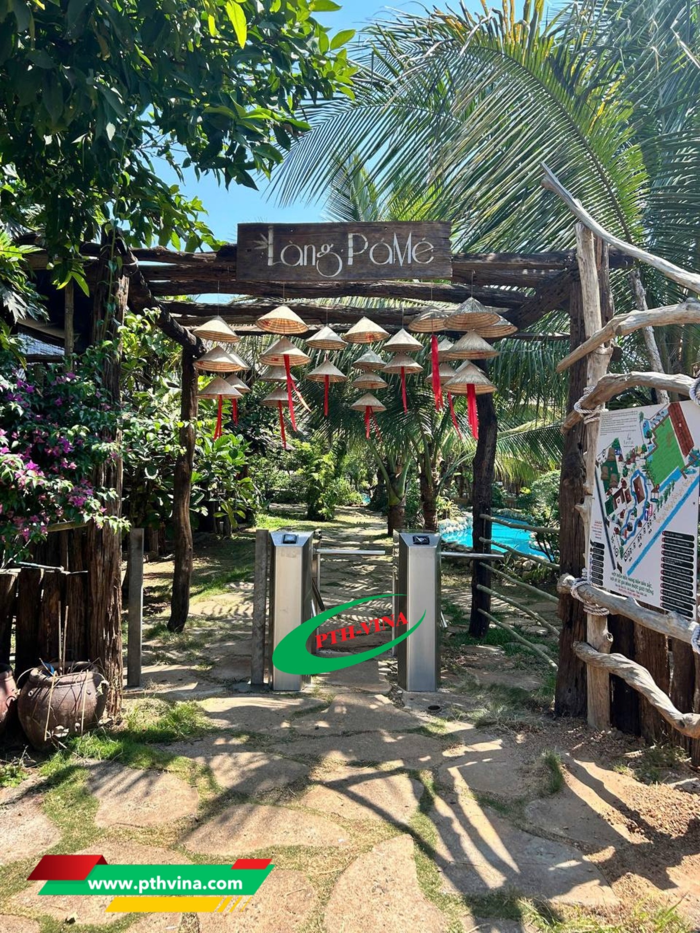 Công trình lắp cổng tripod cho khu sinh thái Pá Mé, Đắk Lắk