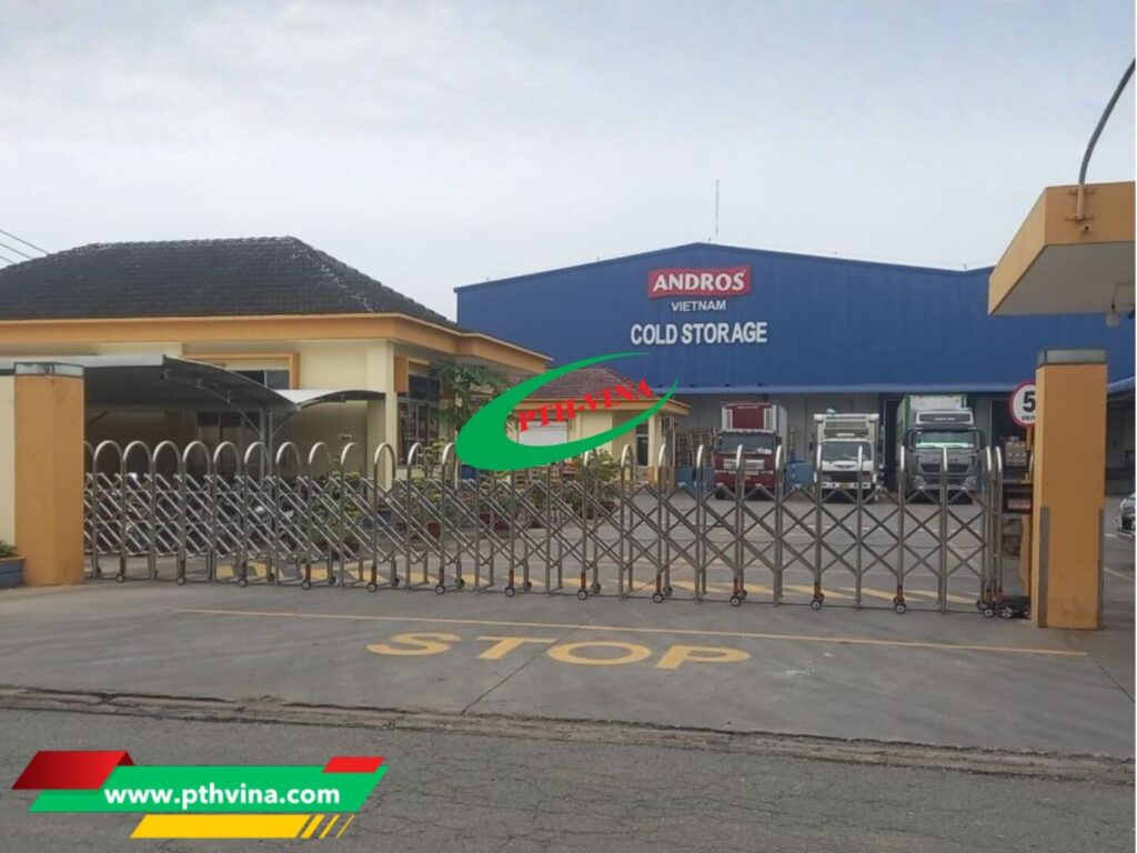 Công trình lắp đặt cổng xếp inox tại Tiền Giang