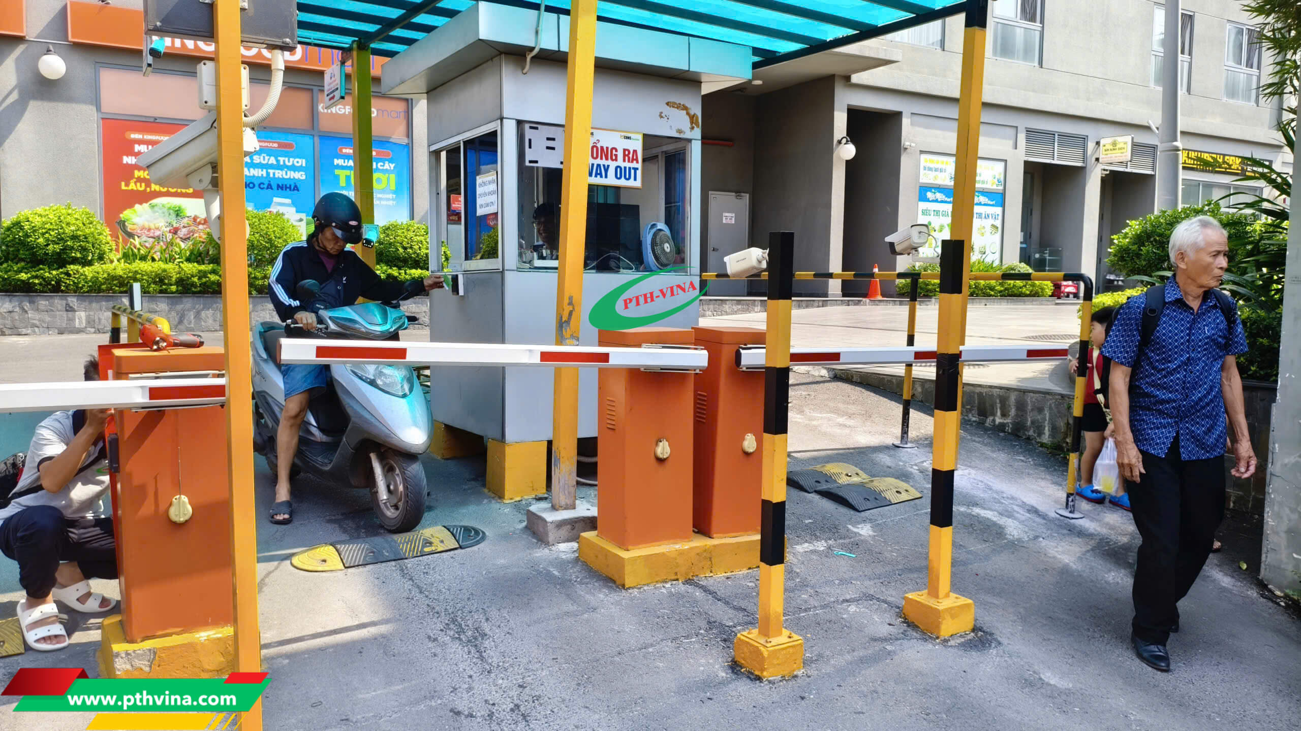 Tích hợp barie tự động vào hệ thống giữ xe thông minh tại Bcons Garden Tích hợp barie tự động vào hệ thống giữ xe thông minh tại Bcons Garden