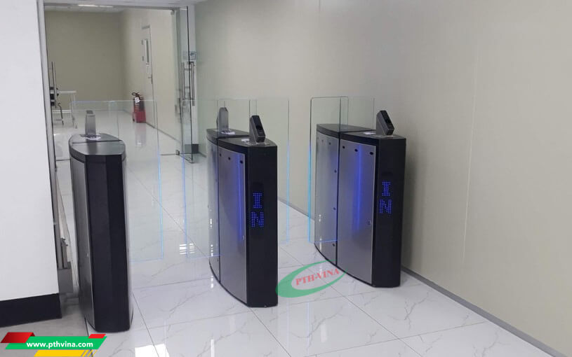 Cổng Flap Barrier kết hợp vân tay kiểm soát ra vào Cổng Flap Barrier kết hợp vân tay kiểm soát ra vào