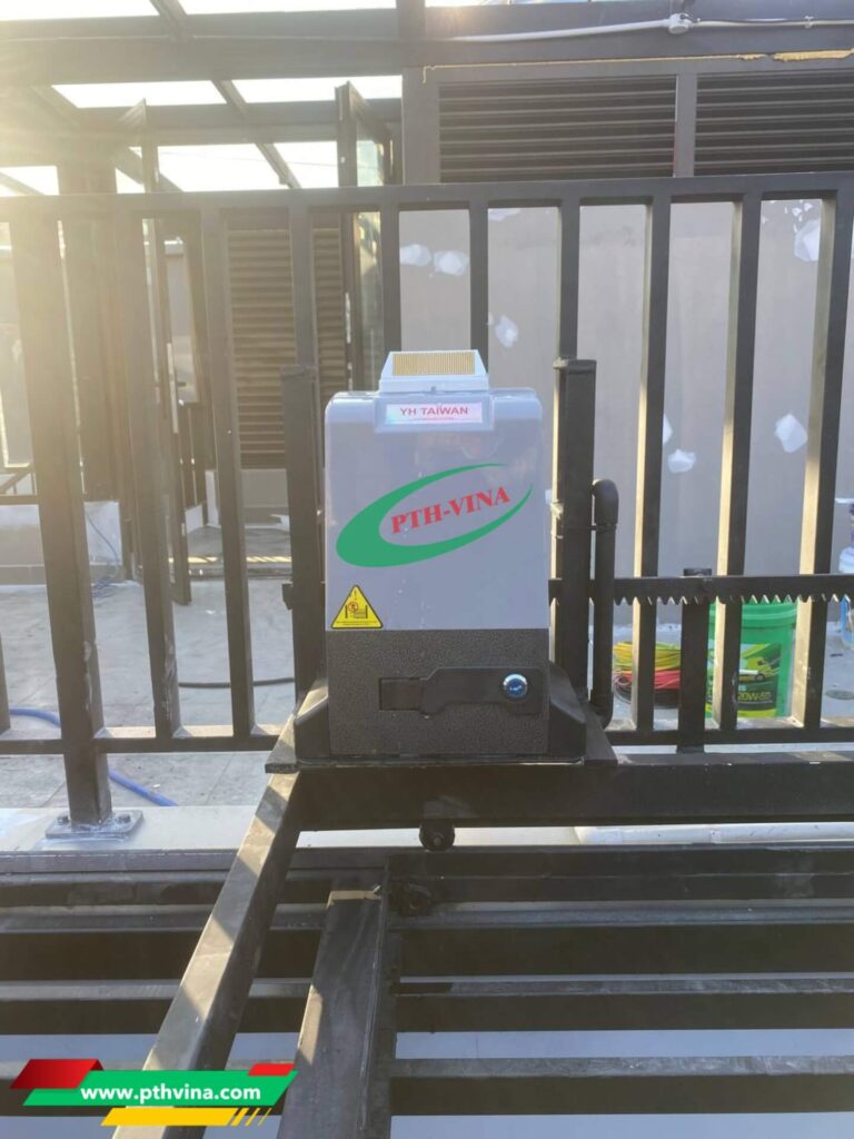lắp motor giếng trời tự động tại Quận 2